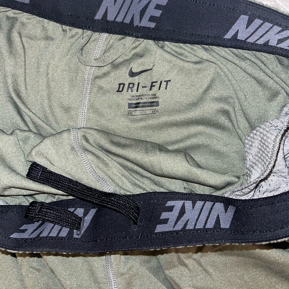 Nike Men's Athletic Shorts Green XXL - Picture 3 of 5